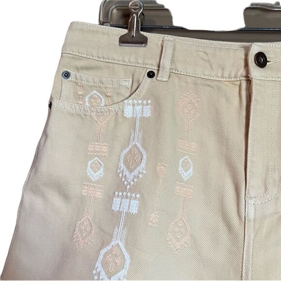 NWT! INC luxe shorts with embroidery - Picture 4 of 14